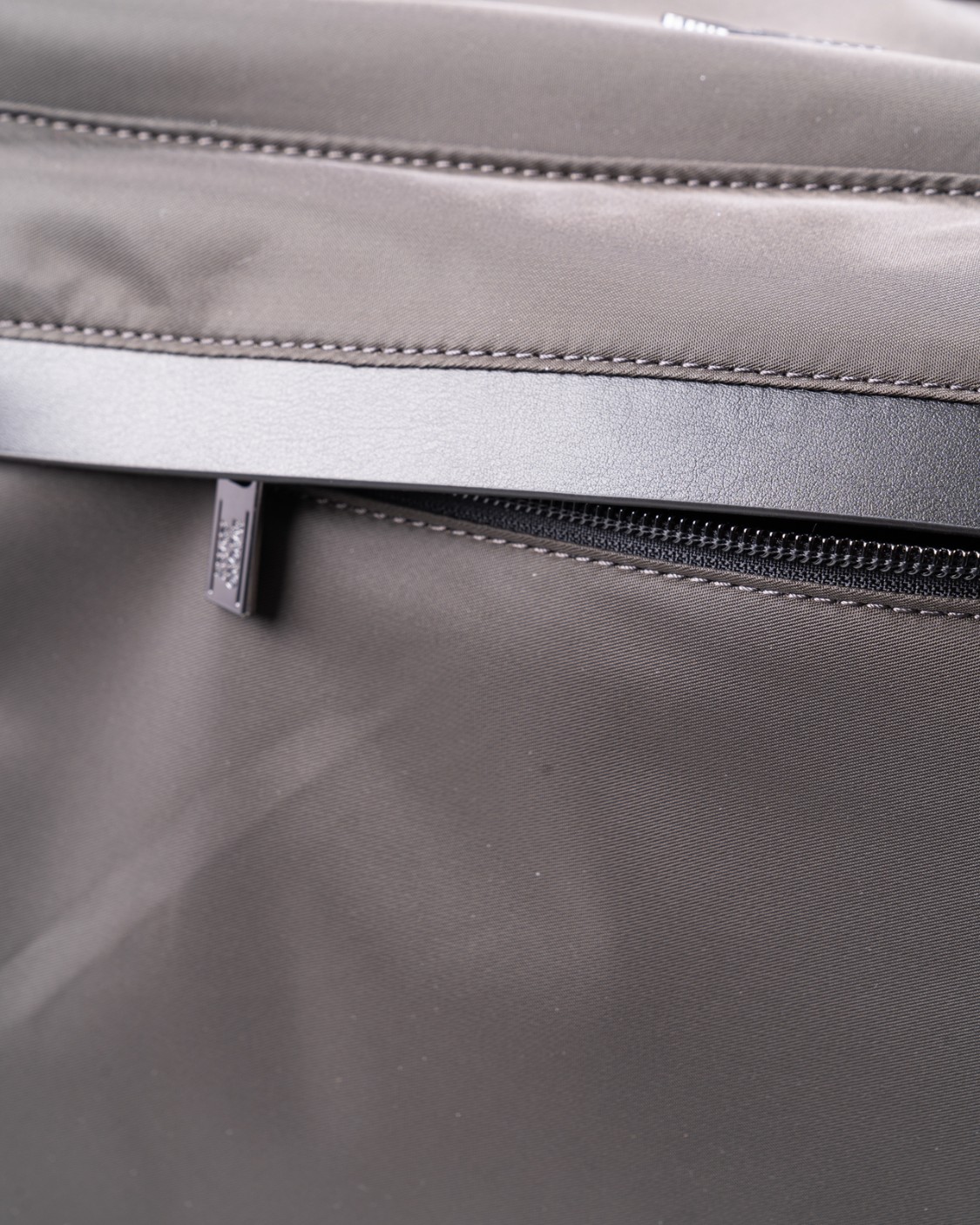 shop EMPORIO ARMANI  Borsone: Emporio Armani borsone weekend in nylon riciclato ASV.
Nylon riciclato.
Dettagli in pelle.
Placchetta aquila.
Doppio manico.
Tracolla a nastro removibile.
Tasca esterna con zip.
Scomparti laterali con zip.
Composizione: 100% Poliammide.
Made in China.. Y4Q363 Y217J-80023 number 5955114